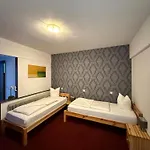 Hotel Pension Loewen Nahe Feldkirch - Guenstige Zimmer Fuer Urlauber, Firmen Und Monteure *